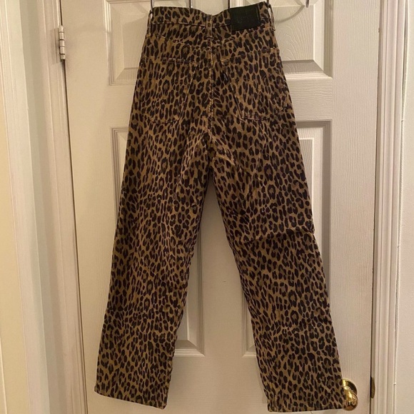 LEVI’S Cheetah Corduroy SIZE 26 - Picture 2 of 2